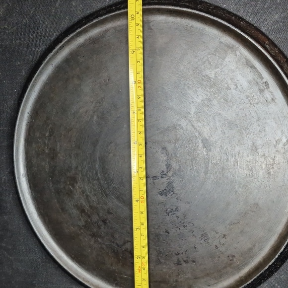 Pre Griswold Erie "ERIE" Cast Iron No.9 10 Inch Griddle - Picture 6 of 8